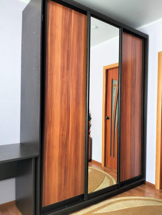 Платяной шкаф+ стол