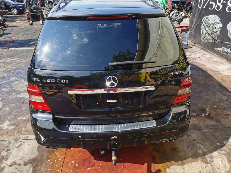 Dezmembrez mercedes ml w164 AMG/ml 420 cdi/bara fata ml amg/far xenon