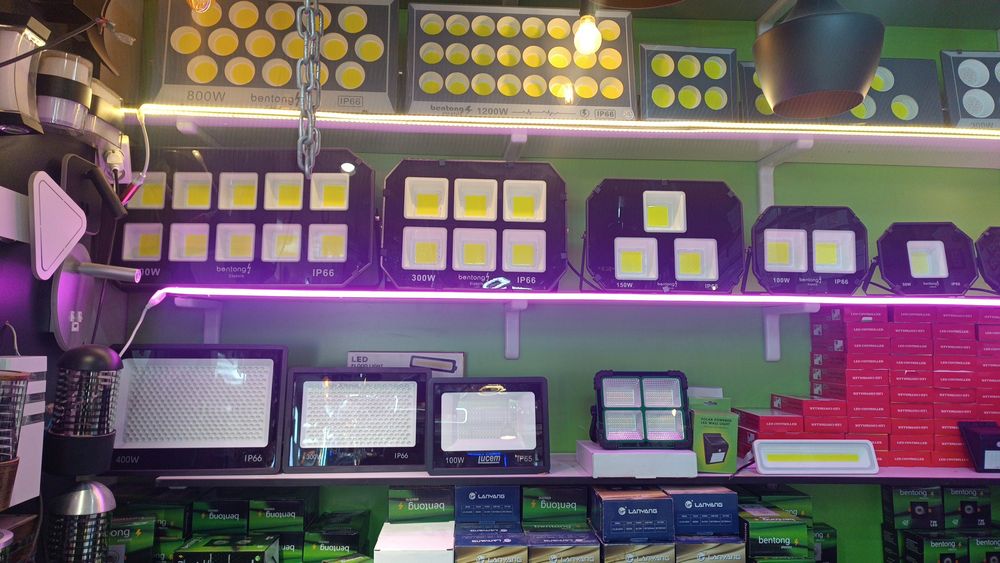 Projektor yoritgich led lampa solar led солничний проектор прожектор