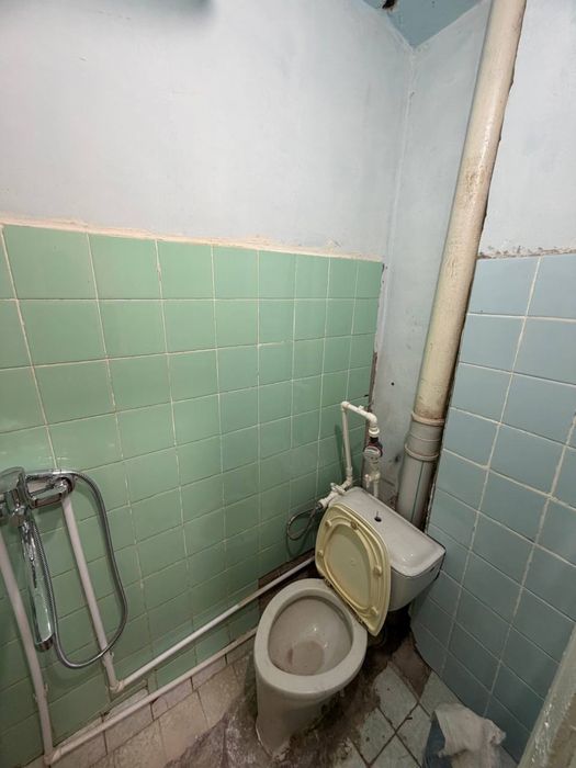 Chirchiqda 1-xonali uy sotiladi srochno Bez makler o’zimmi uyim