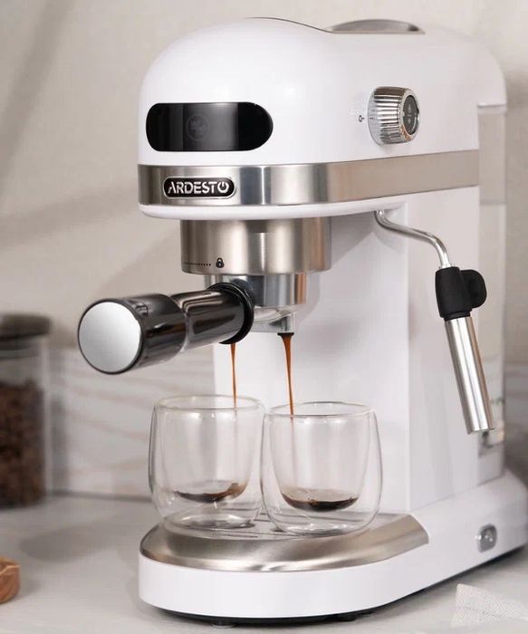 Кофеварка ARDESTO YCM-E1500, рожковая, с подогревом чашек