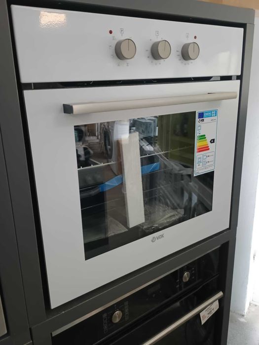 Нова Фурна за вграждане VOX 65L EBM2110W