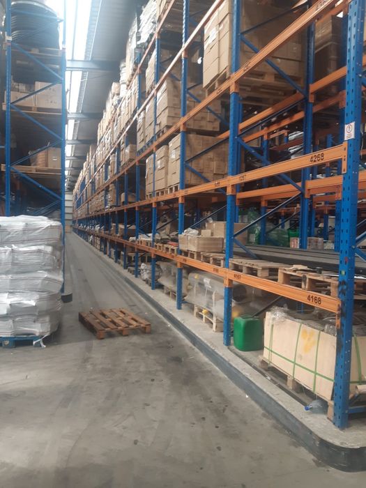 Lichidare de stoc la rafturi metalice profesionale