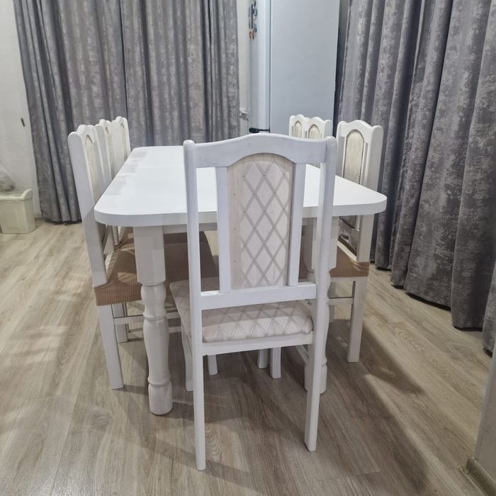 Кухонный стол  со стульями