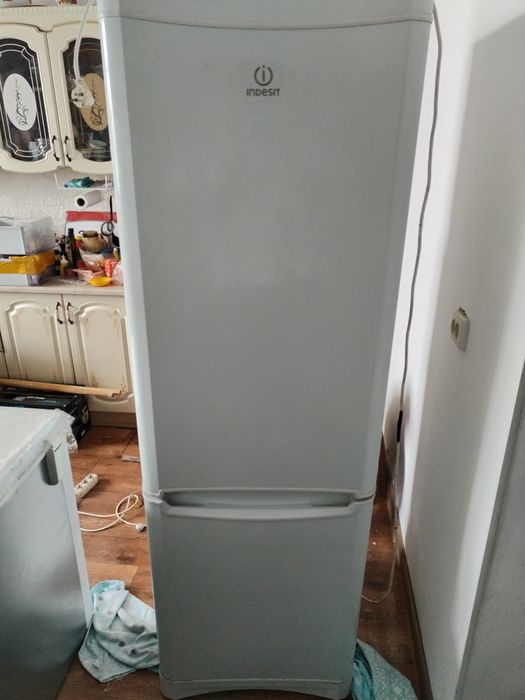 Холодильник Indesit