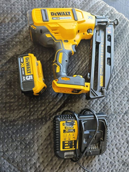 Акумулаторен такер DeWalt DCN660