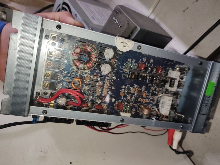 Авто усилвател Weconic VX-2080