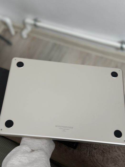 Продаю Apple MacBook Air 13 (2022)