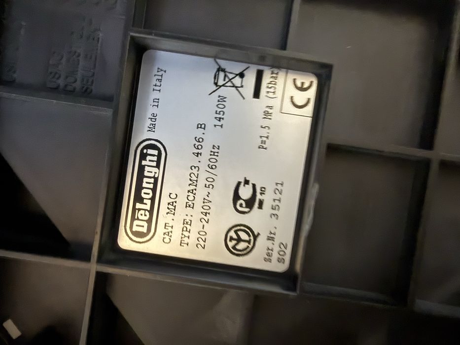 Продавам кафемашина Delonghi cappuccino Type:ECAM23.466.B