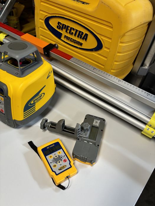 Spectra 1425 Nivela laser canalizare cu panta inclinatii topcon hilti leica