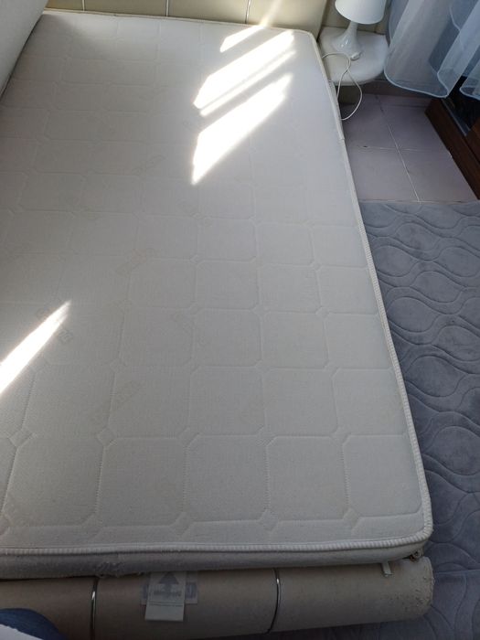 Продавам подматрачна рамка с матрак "Дормео"