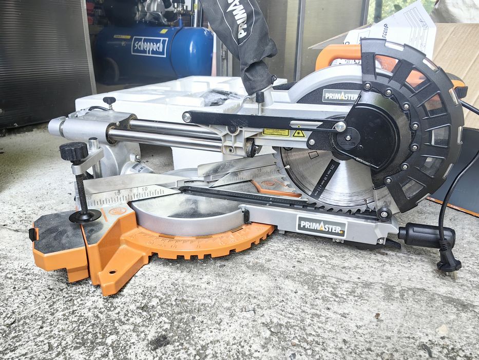 Потапящ циркуляр Primaster UG2000 2000 W Ø 255 mm