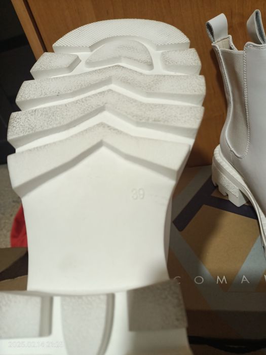 Ботинки Кожанные 39 размер продам