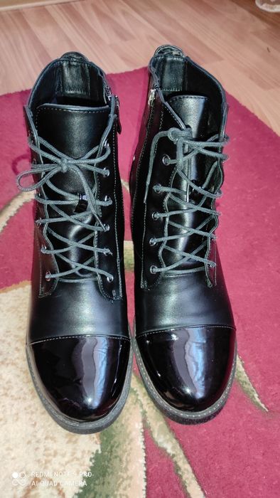 Женские ботинки.