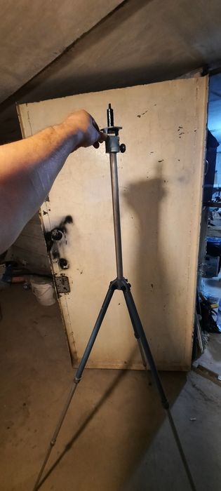 Продаётся штатив.