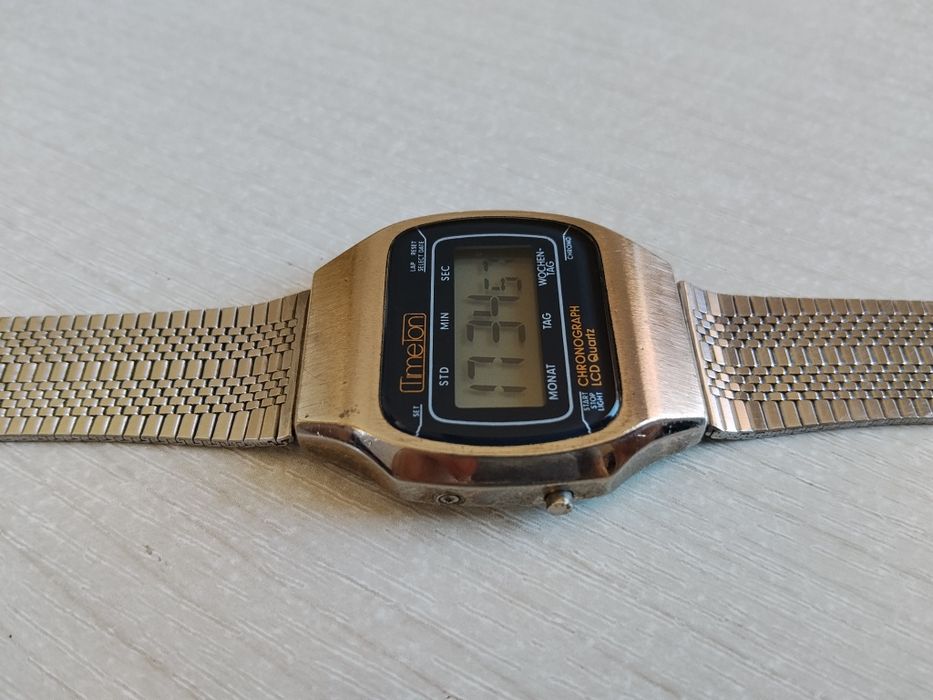 Лот ретро часовници Buletronic и Timeton