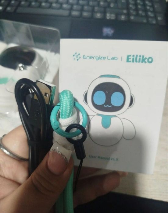 Robot eiliko ai chati bilan