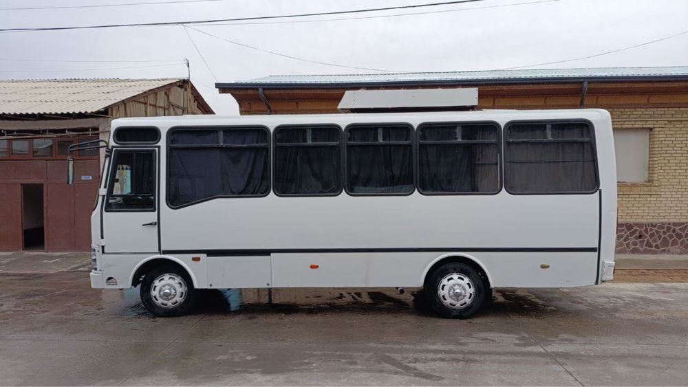 Isuzu avtobus 2016 yil ishlab chiqarilgan