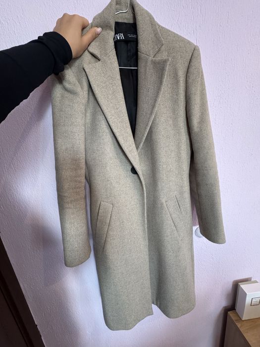 Бежаво палто Zara