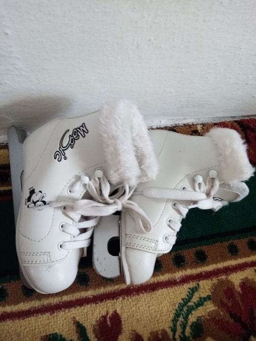 Продам коньки  на девочку
