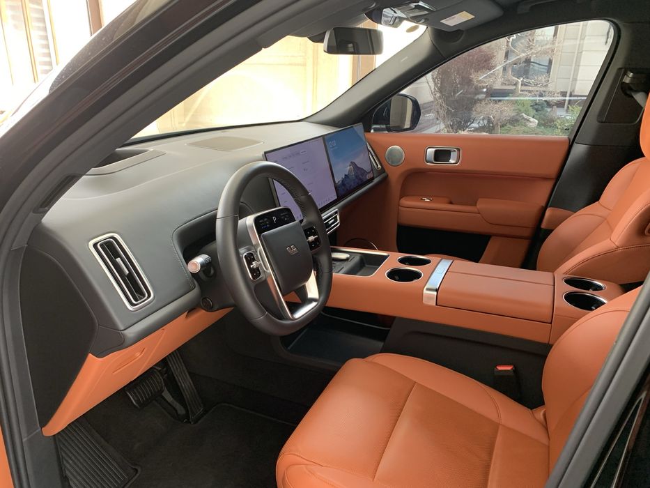 Li 8 Ultra 2025 apelsin salon