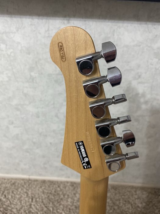 Электрогитара Yamaha Pacifica 112j