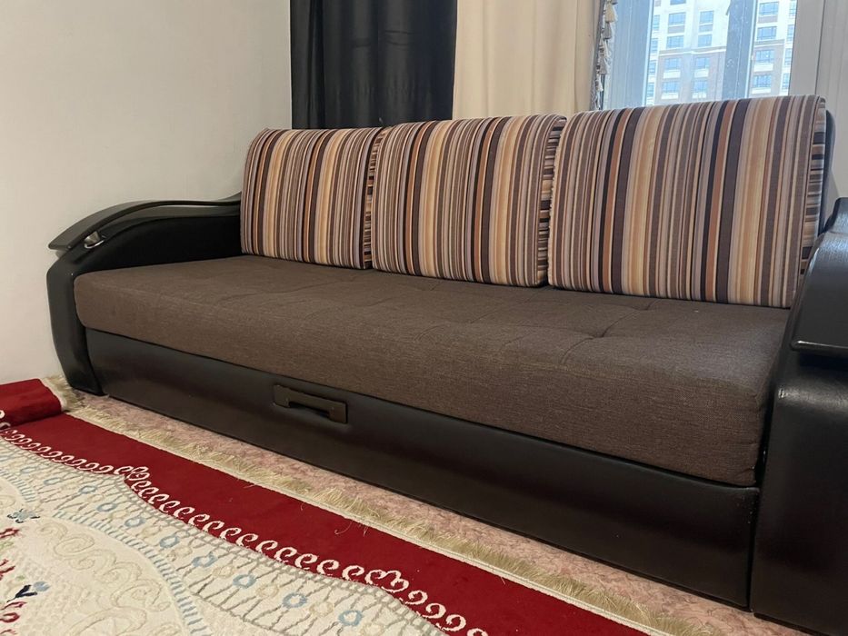 Продается диван в хорошем состоянии