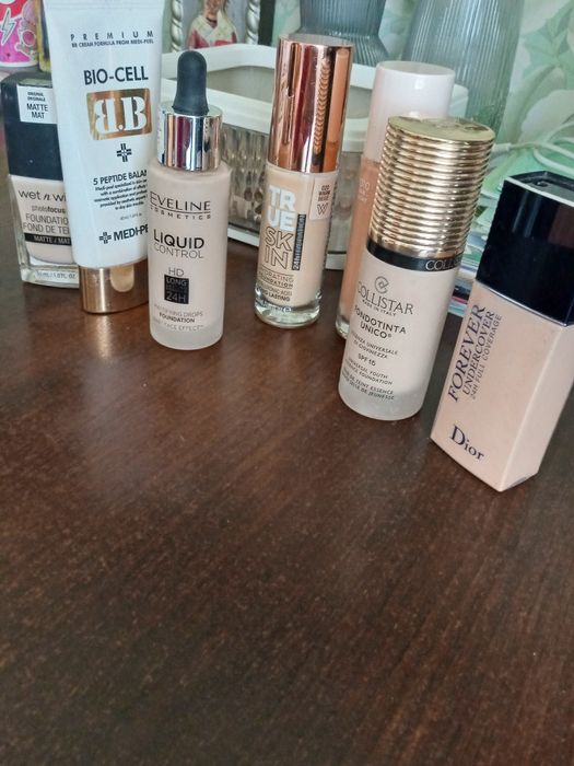 Тональный крем и румяна