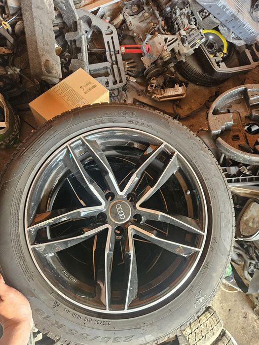 Лети джанти с чисто нови зимни гуми  235 55 19 за Audi q5