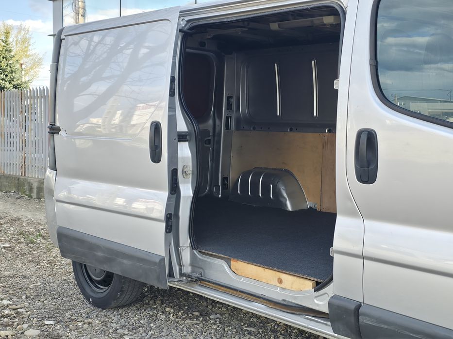 Opel vivaro renault trafic lung 2012