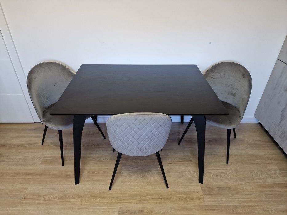 Masa Vida/Mobila Dalin din MDF furniruit cu stejar si picioare din met