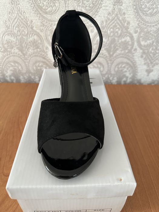 Продам босоножки