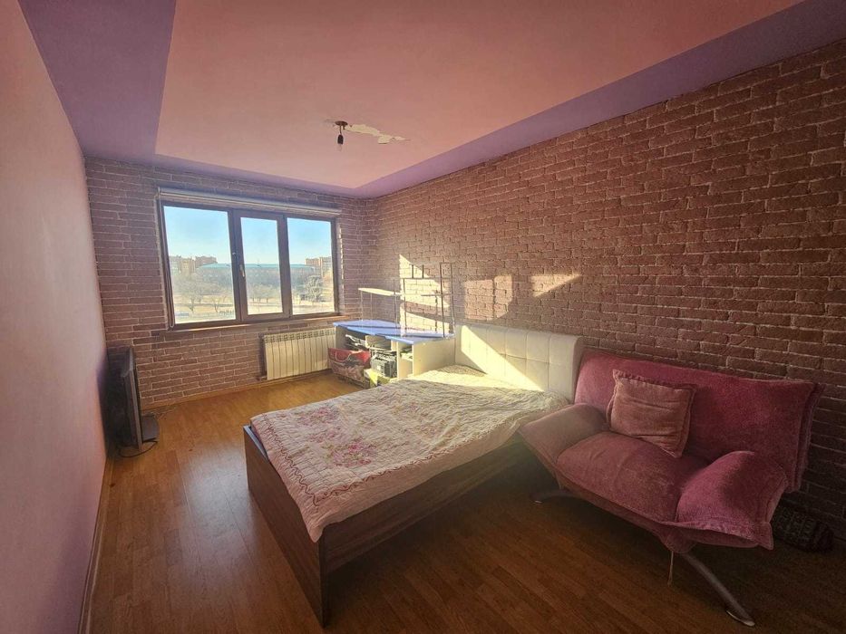 Продам 2 комн.кв в центре города  (8мкр)