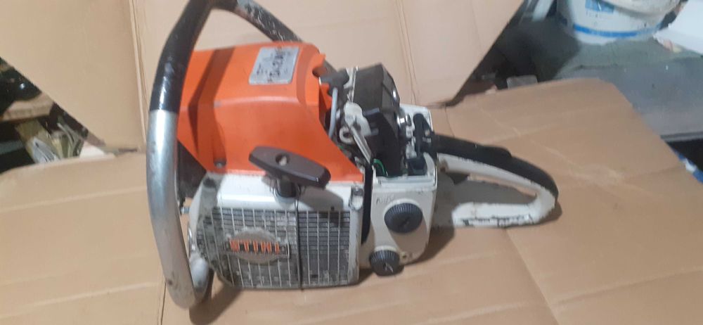 Drujba Stihl 042 AV, profesionala, de 68 cc, functionala, incompleta