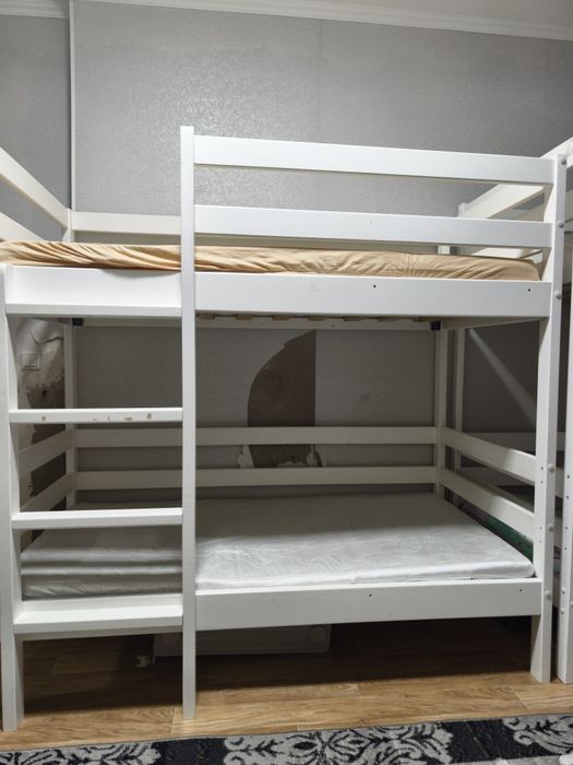 Двухъярусная кровать 2 штуки