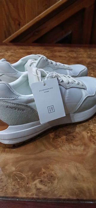 Кроссовки от бренда 'JUST'