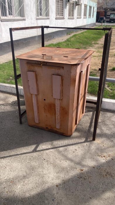 Мусорный.        бак