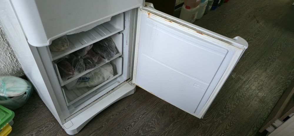 Продам холодильник Indesit