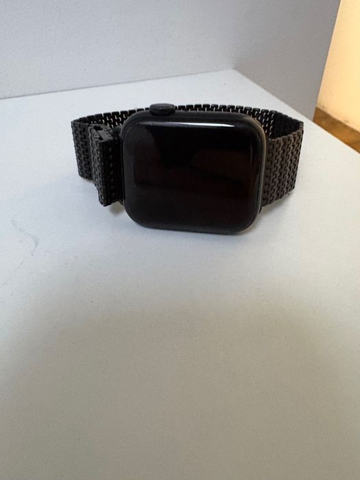 Ceas Apple SE2, cutie + curea metalica