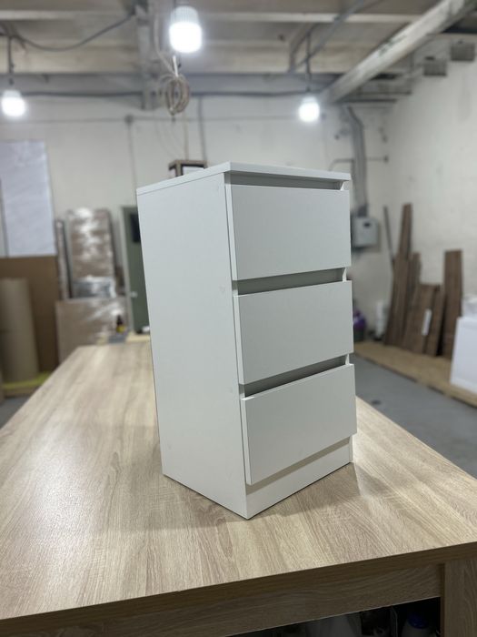 Тумбочка прикроватная