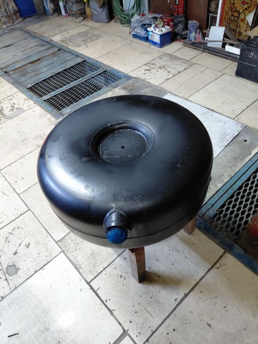 Продаётся газовый баллон .