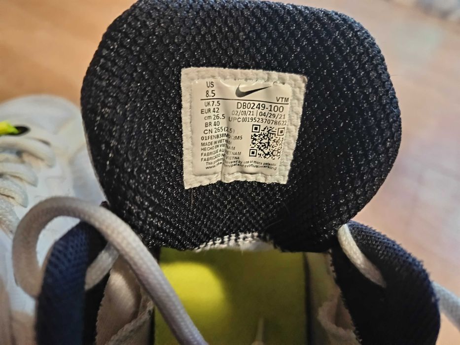 Сникърси Air Max Genome