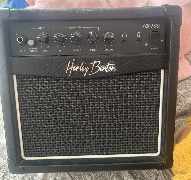 Chitară electrică Harley Benton + Amplificator HB-10G