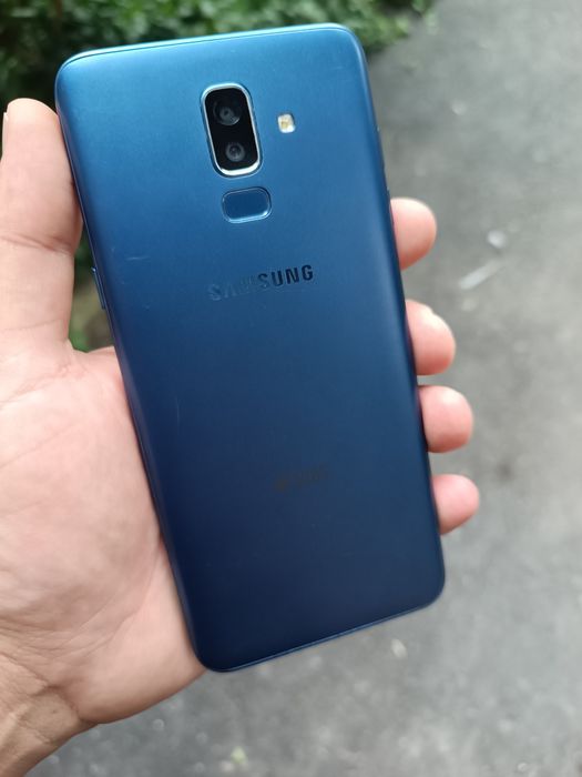 Samsung Galaxy J 8