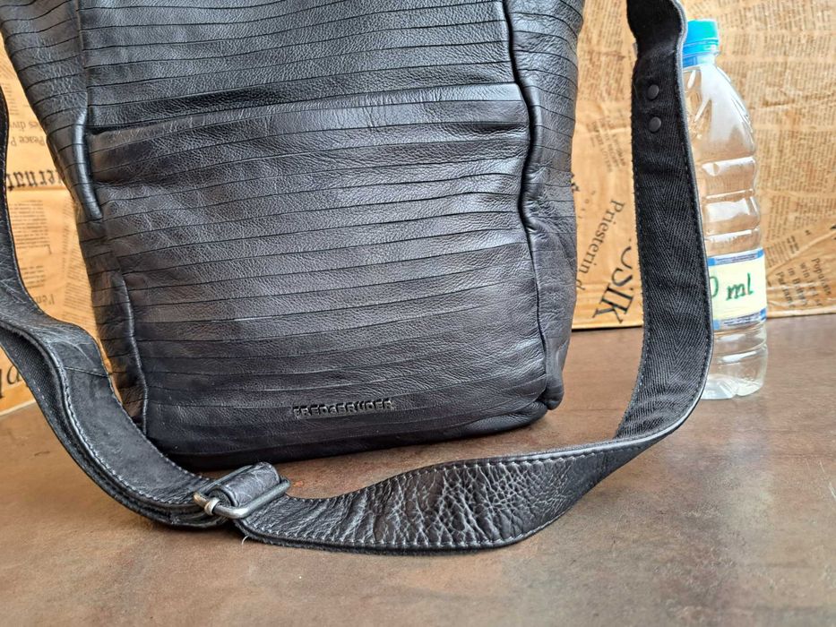 дамска кожена чанта FREDsBRUDER в сива-естествена кожа