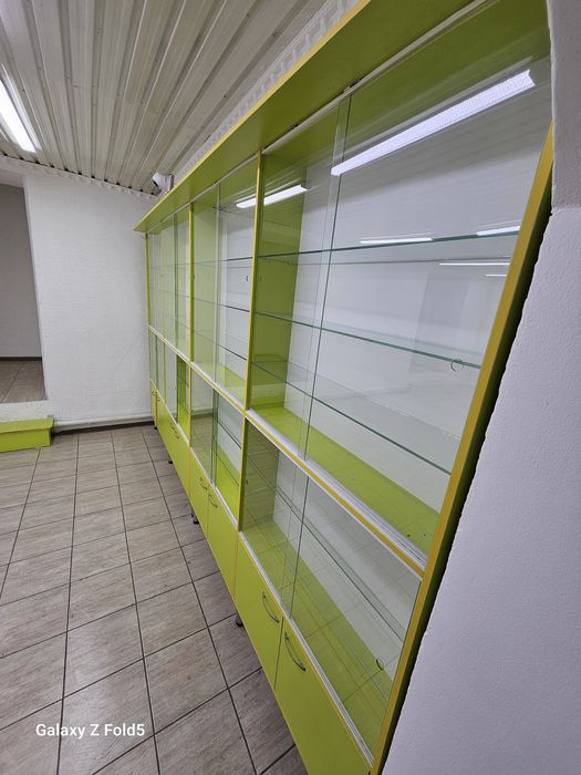 Продам ветрины 2 шт