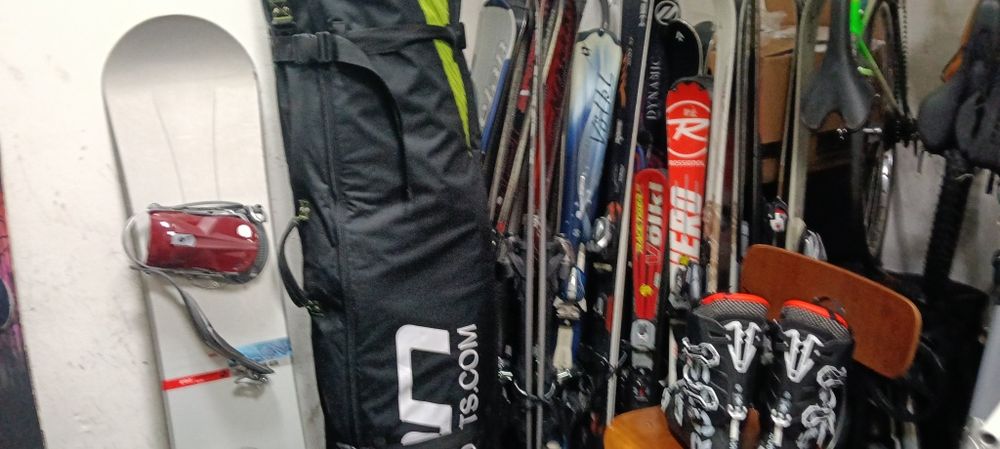 Продавам ски и сноуборд обувки ,калъфи