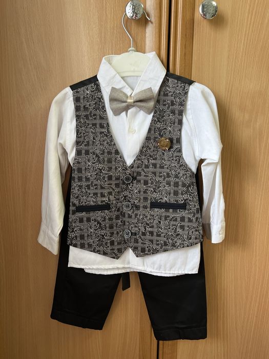 Продам нарядный костюм на мальчика