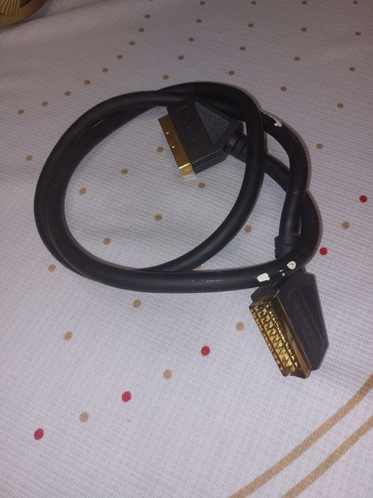 Различни кабели и зарядни