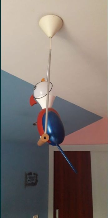 Candelabru/lustra pentru camera copiii tip pasăre.